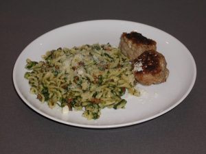 citronfrikadeller med spinatpasta - mine-madopskrifter.dk