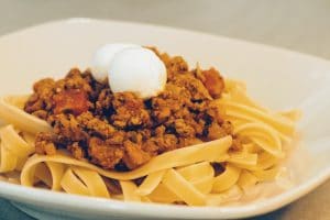 Opskrift på spaghetti bolognese med mini mozzarella