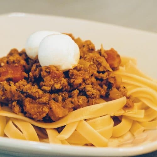Opskrift på spaghetti bolognese med mini mozzarella