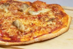 Børnevenlig hjemmelavet kyllingepizza